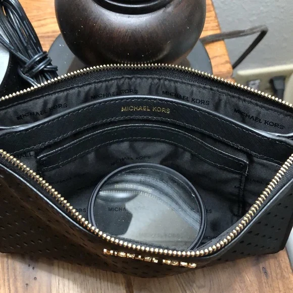 MICHAEL Michael Kors Back Clutch Wristlet OBO - Picture 4 of 10